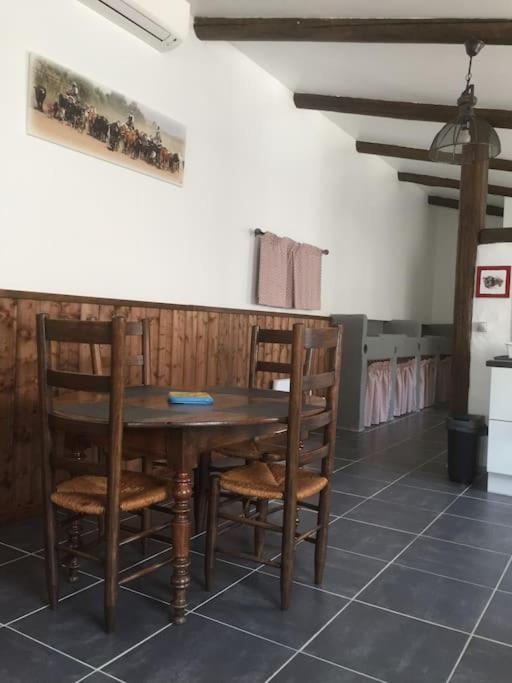 Logement Insolite Au Coeur D'Une Ecurie Arles Exteriér fotografie